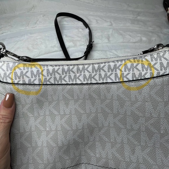 Michael Kors Jet Set Charm Medium Top Zip Pochette Crossbody Bag – Vanilla/Black - Picture 7 of 13